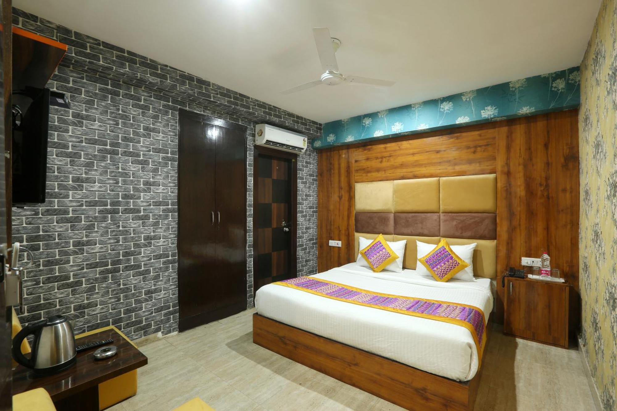 Hotel Ark Wood At Airport New Delhi Eksteriør billede