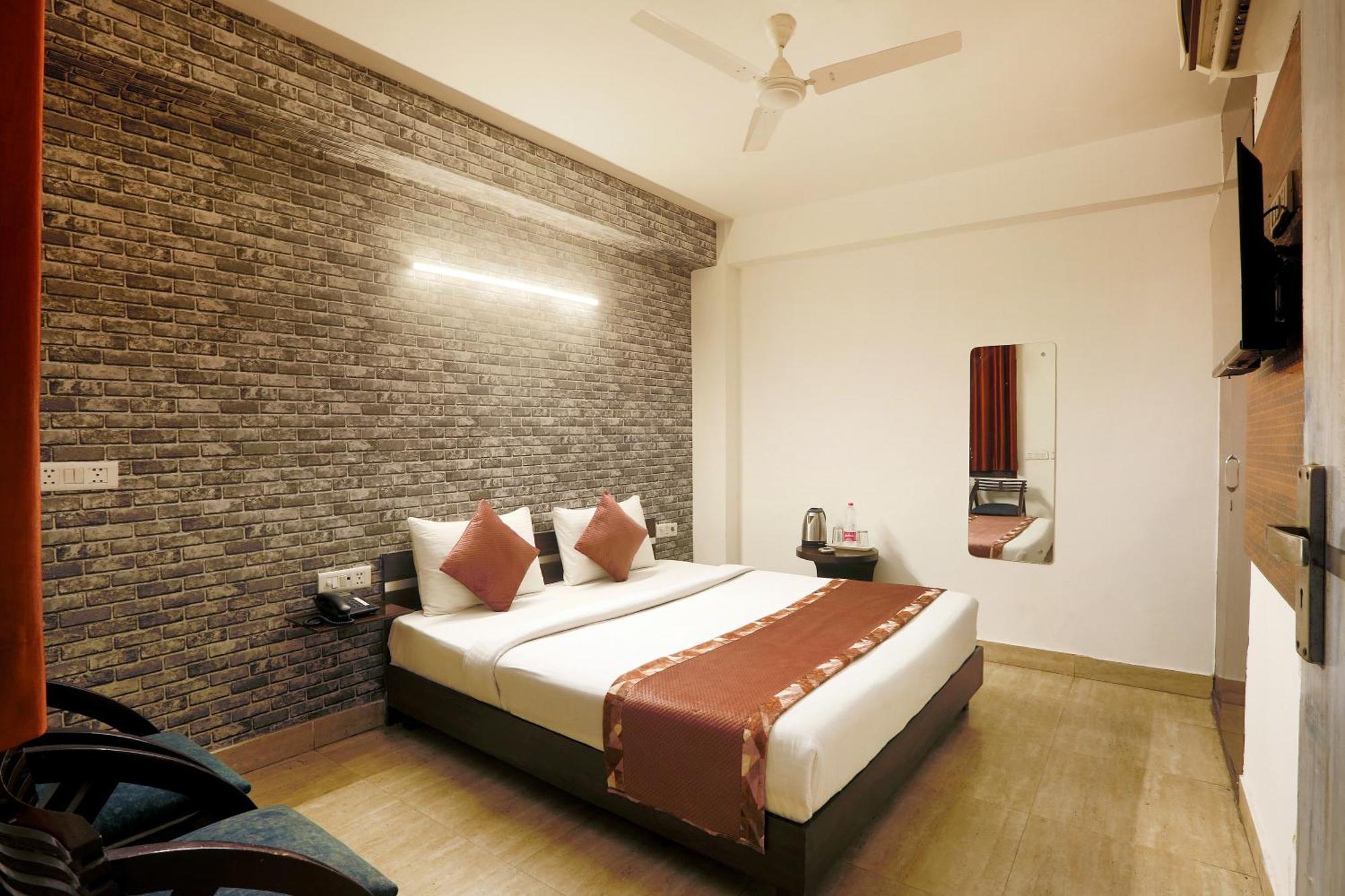 Hotel Ark Wood At Airport New Delhi Eksteriør billede